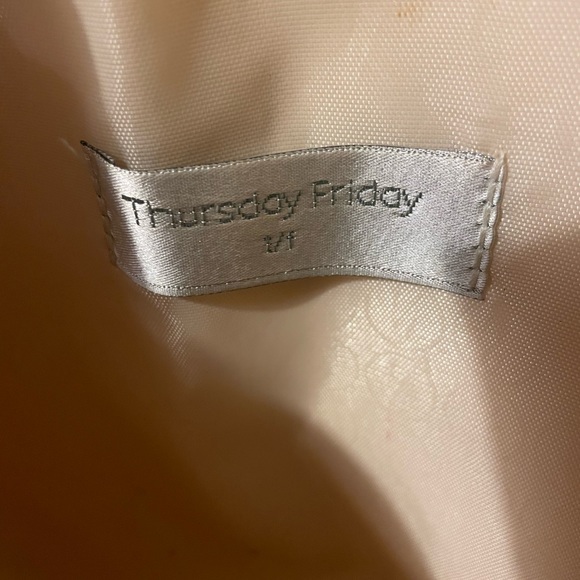 Canvas shoulder/crossbody by-THURSDAY FRIDAY unique bold red beautiful lips - Picture 9 of 10